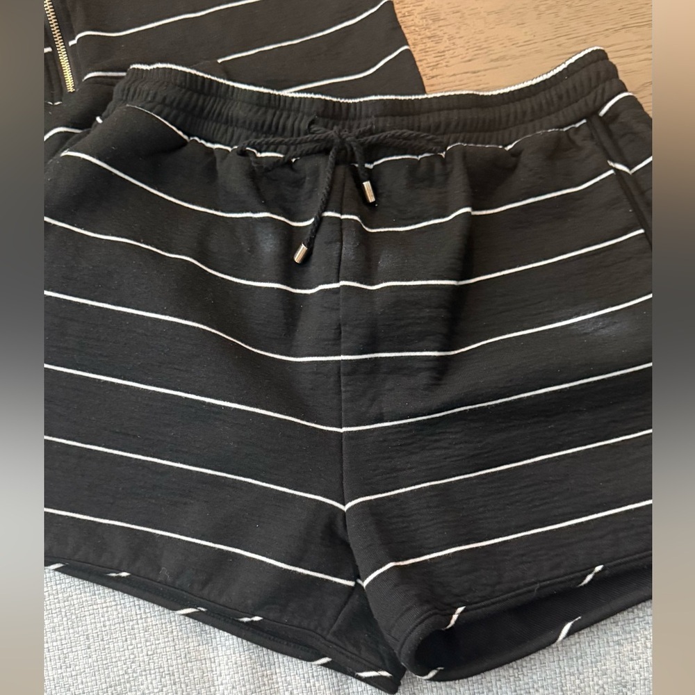 entro Black & White Top & Shorts Set - Picture 5 of 8